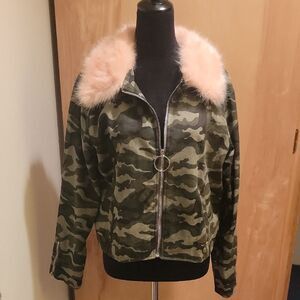 Cara Loren Camouflage Jacket with Pink Fur Collar Sz L